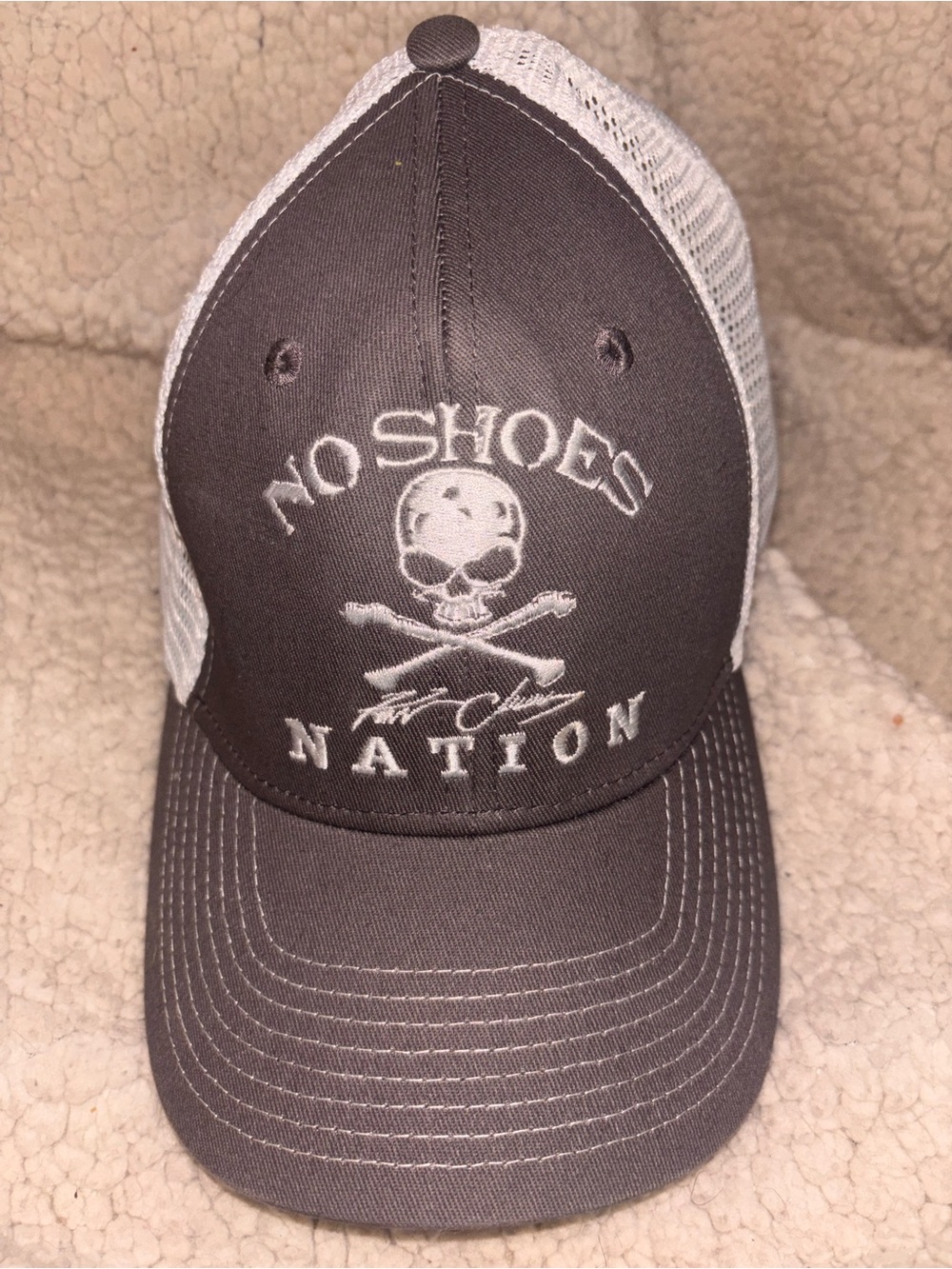 Kenny Chesney No Shoes Nation Skull Gray White Trucker Hat Snapback